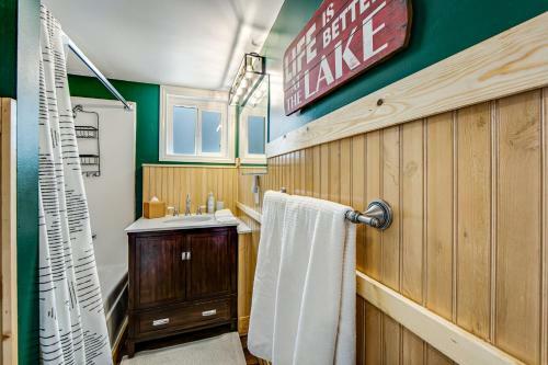 Lakefront Lodge