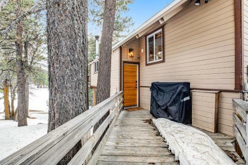 Lakefront Lodge