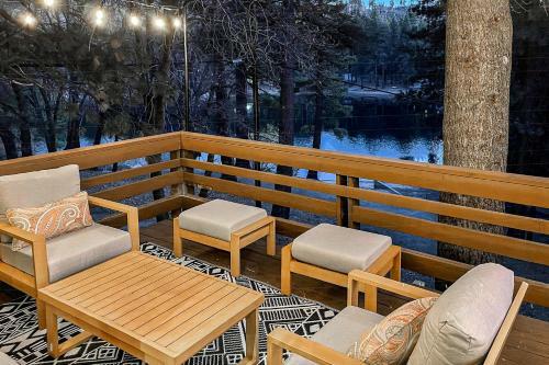 Lakefront Lodge