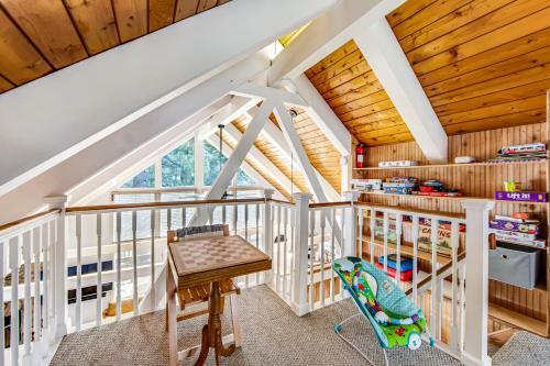 Lakefront Lodge