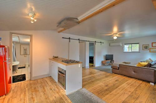 Walkable Fresno Home With Yard - Pets Welcome!
