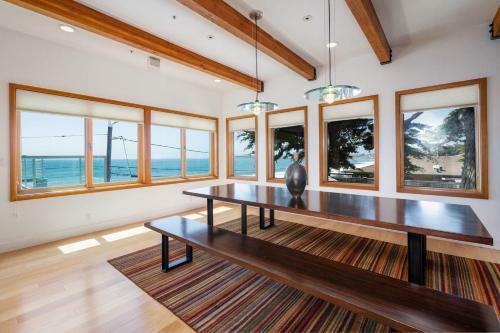 Luxury Beachfront Penthouse Walk To The Beach Restaurants Entertainment
