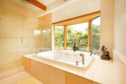 Luxury Beachfront Penthouse Walk To The Beach Restaurants Entertainment