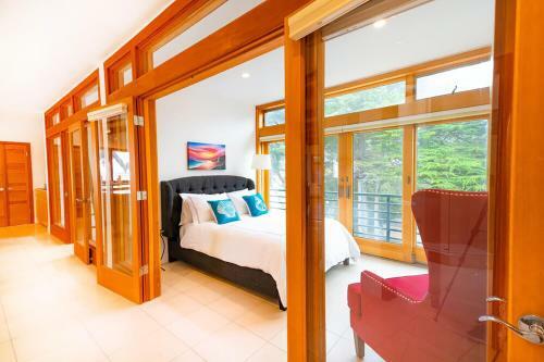 Luxury Beachfront Penthouse Walk To The Beach Restaurants Entertainment