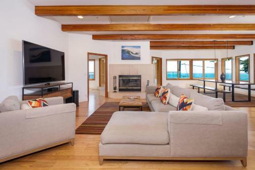 Luxury Beachfront Penthouse Walk To The Beach Restaurants Entertainment