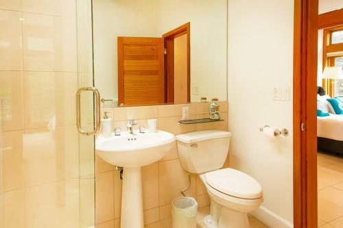 Luxury Beachfront Penthouse Walk To The Beach Restaurants Entertainment