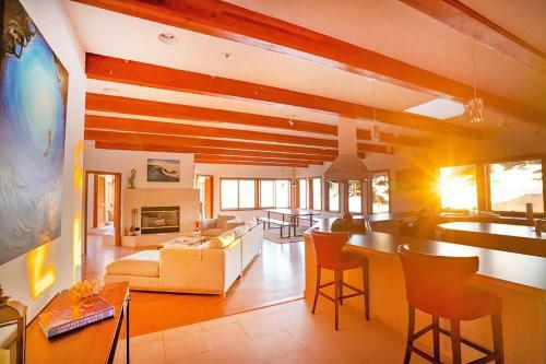Luxury Beachfront Penthouse Walk To The Beach Restaurants Entertainment