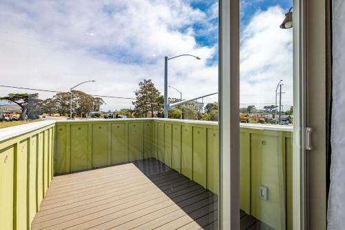 Beach Town Home - Walk To Beaches Downtown Activities And So Much More