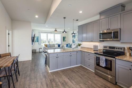 Beach Town Home - Walk To Beaches Downtown Activities And So Much More