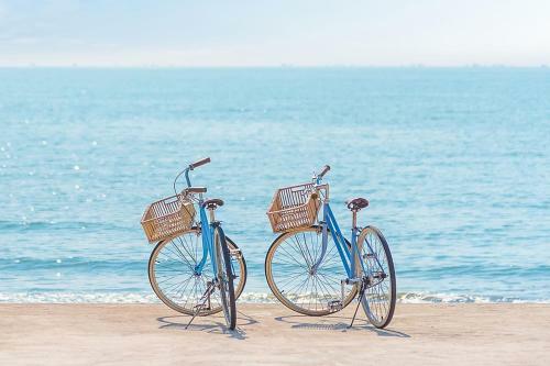 Beach Town Home - Walk To Beaches Downtown Activities And So Much More