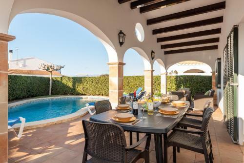 Villa Menorca Fucsia