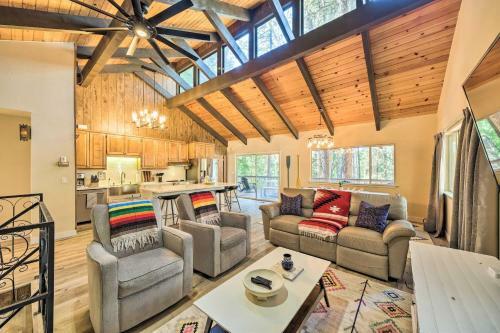 Pine Mountain Cabin With Hot Tub, 2 Mins To Marina!