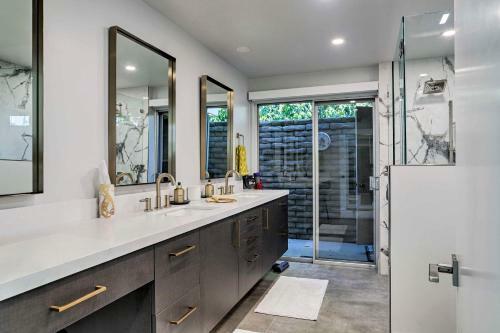 Immaculate House With Resort Access And Patio!
