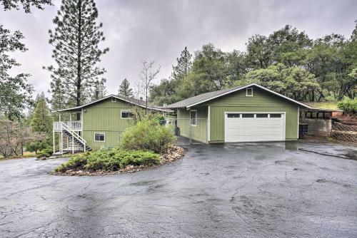 Charming And Pet-friendly Pine Grove Retreat!