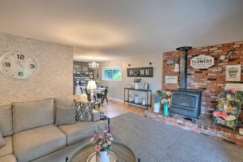 Charming And Pet-friendly Pine Grove Retreat!