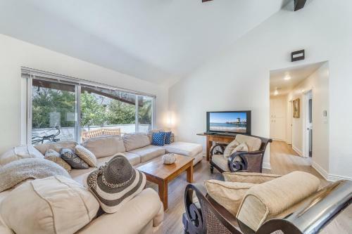 Unit 3 Newly Remodeled Great Location