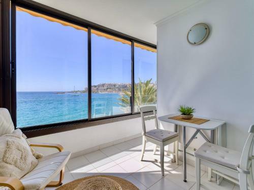 Seaside Apt With Sunset Views And Fast Wifi