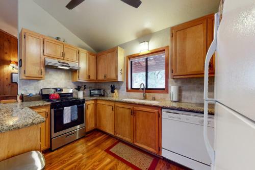 Tahquitz View Chalet