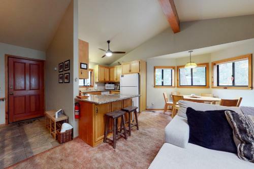Tahquitz View Chalet