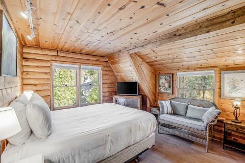 Pine Crest Lodge