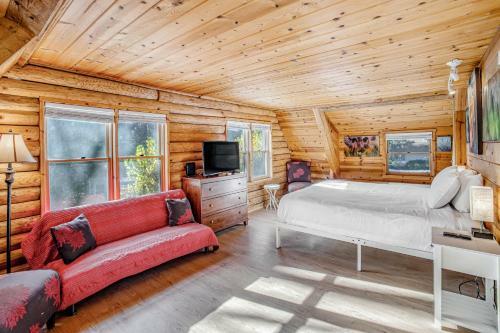Pine Crest Lodge