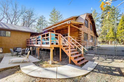 Pine Crest Lodge