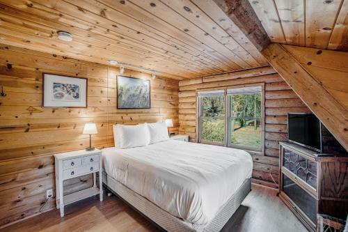 Pine Crest Lodge
