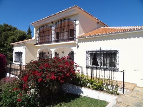 Beautiful Villa Montebello In Benajarafe With Private Salt Pool
