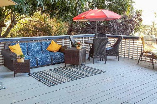 Unique Home With Deck, Grill, Lake And Mtn Views!