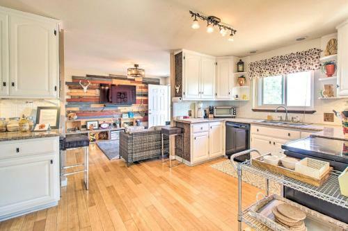 Unique Home With Deck, Grill, Lake And Mtn Views!