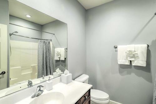 Spacious Indio Home Pool, Grill, And Fire Pits