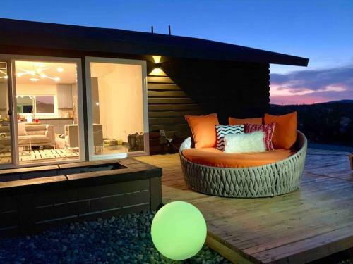 Jthavn - Joshua Tree Modern Stargazing House