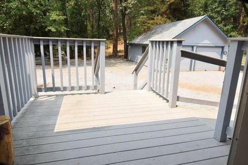 Shasta Lake Cabin