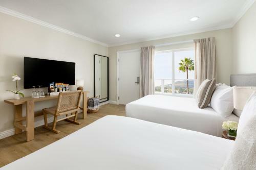 Pacific Edge Oceanfront Hotel