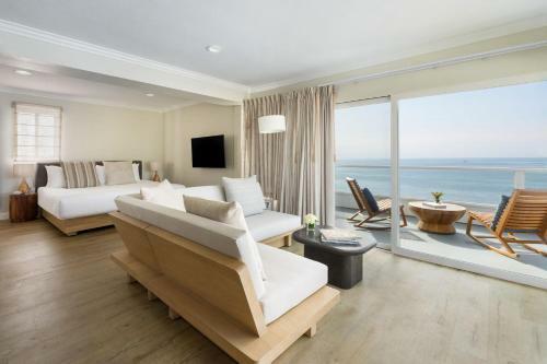 Pacific Edge Oceanfront Hotel