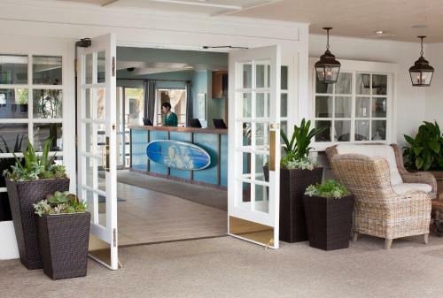 Pacific Edge Oceanfront Hotel