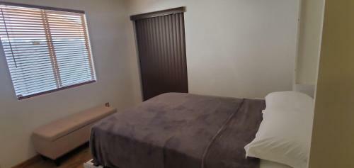 Casa La Quinta! 31 Day Minimum (no Pets Allowed)