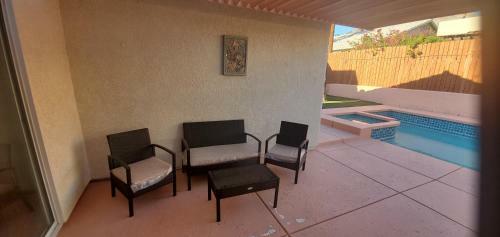 Casa La Quinta! 31 Day Minimum (no Pets Allowed)