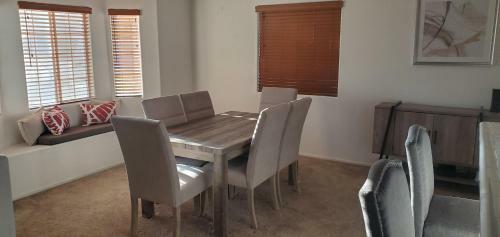 Casa La Quinta! 31 Day Minimum (no Pets Allowed)