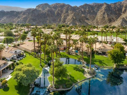 Charming, Redesigned 5 Star Rating With Pool, Spa, Bbq And More