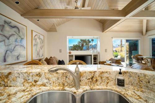 Charming, Redesigned 5 Star Rating With Pool, Spa, Bbq And More