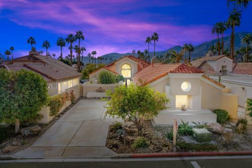 Charming, Redesigned 5 Star Rating With Pool, Spa, Bbq And More