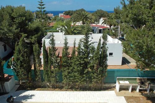 Villa With Pool, 200m From Beach