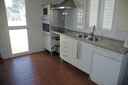 Villa With Pool, 200m From Beach