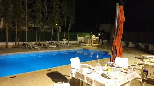 Villa With Pool, 200m From Beach