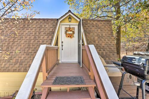 Apartamento Peaceful Lake Arrowhead Studio With Deck, Grill
