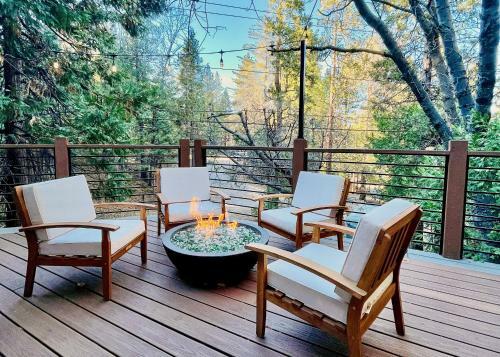Mountainside Cabin W/ Deck - Walk To Lake
