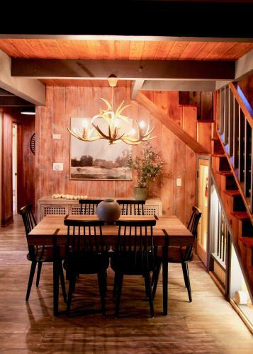 Mountainside Cabin W/ Deck - Walk To Lake