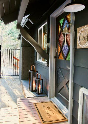 Mountainside Cabin W/ Deck - Walk To Lake