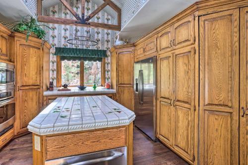 Ornate Lake Arrowhead Home Private Hot Tub And Deck